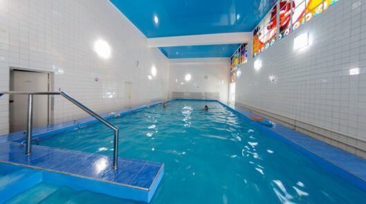 Крытый бассейн