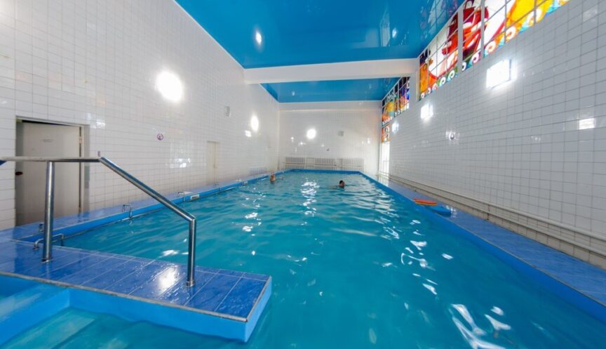 Крытый бассейн